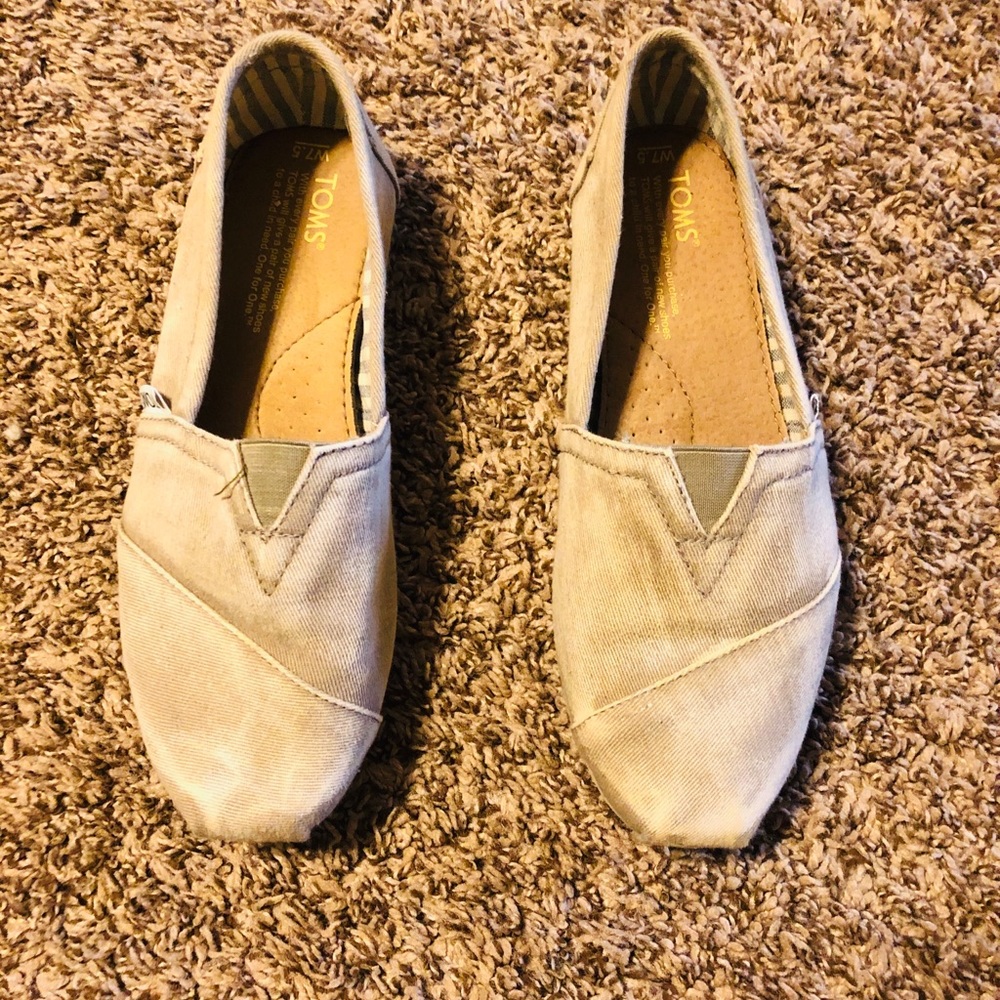 Brand new gray Toms